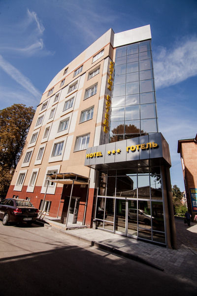 Optima Rivne Hotel Exterior foto